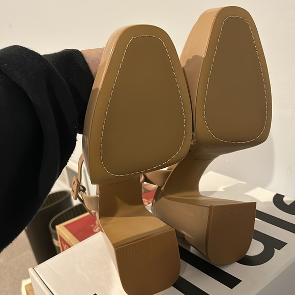 NWT Brand new, never worn Vince Camuto heels - Picture 5 of 5